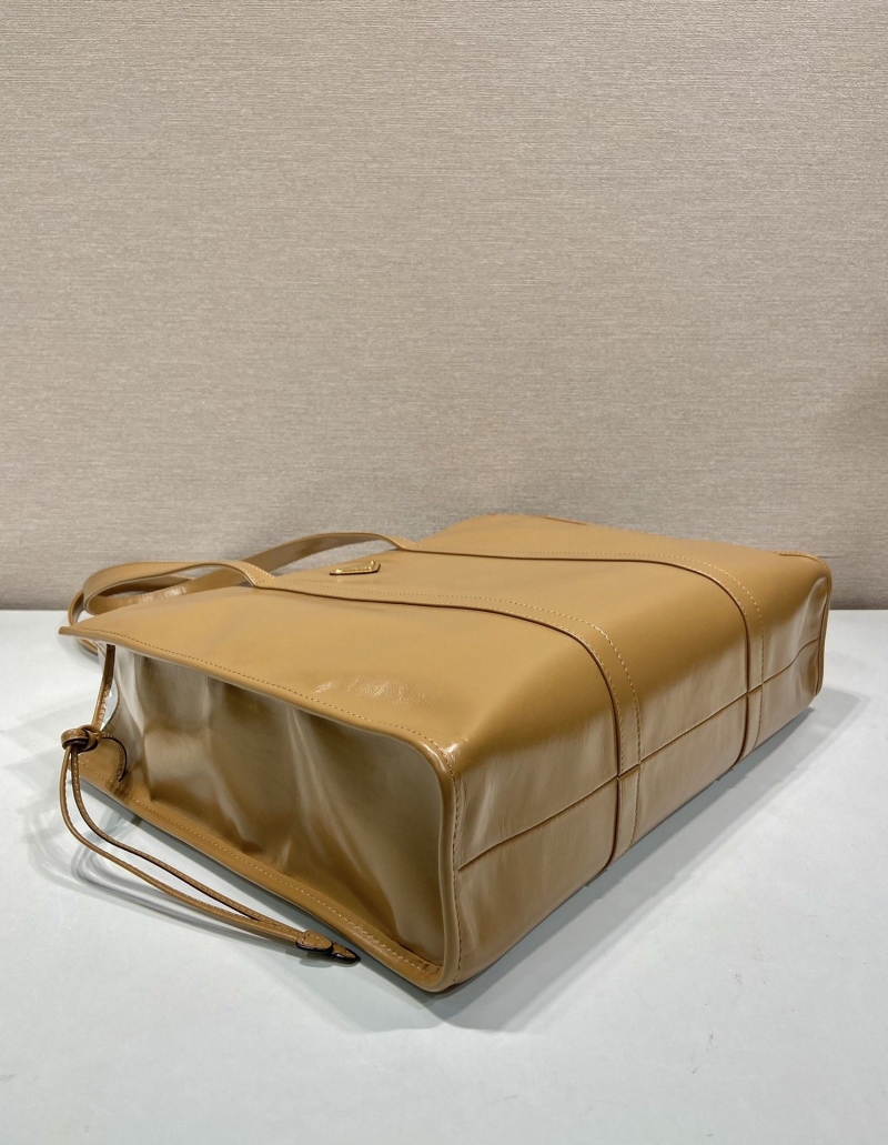 Pra*a tote bags